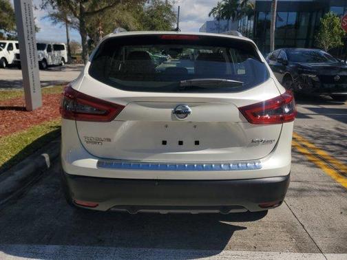 2022 Nissan Rogue Sport SV