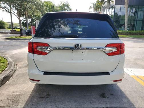White Diamond Pearl 2019 Honda Odyssey EX-L