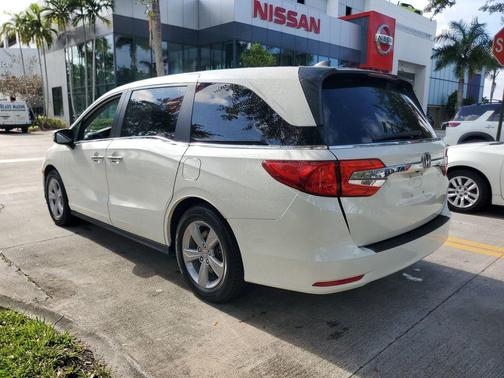 White Diamond Pearl 2019 Honda Odyssey EX-L