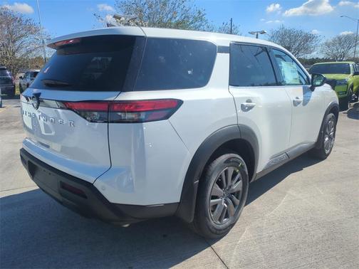 2025 Nissan Pathfinder S