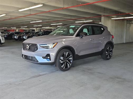 2026 Volvo XC40 B5 Plus