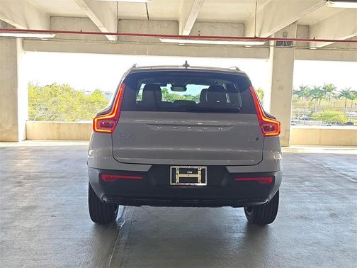 2026 Volvo XC40 B5 Plus