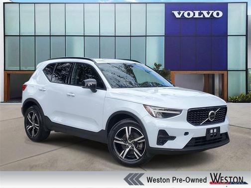 2024 Volvo XC40 B5 Core