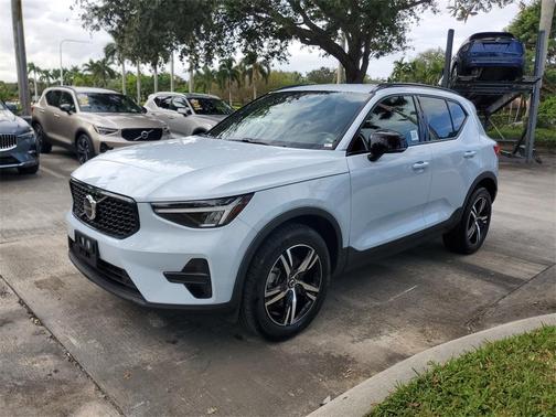 2024 Volvo XC40 B5 Core