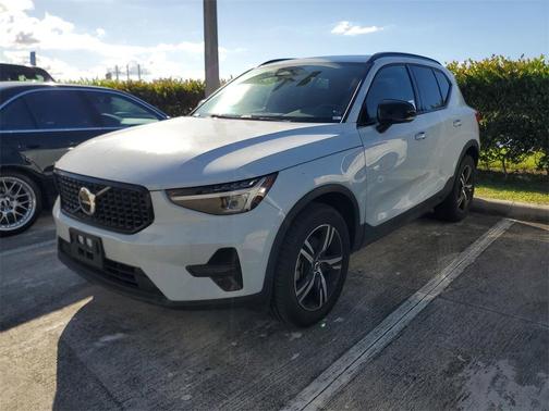 2024 Volvo XC40 B5 Core
