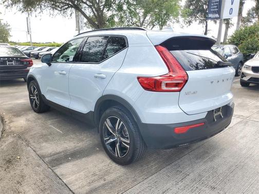 2024 Volvo XC40 B5 Core