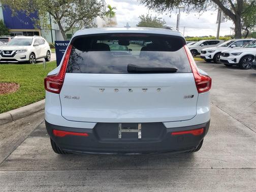 2024 Volvo XC40 B5 Core