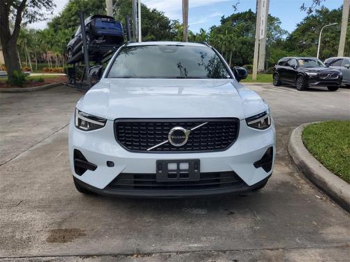 2024 Volvo XC40 B5 Core