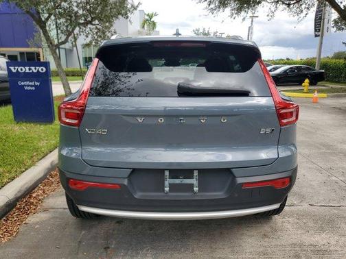 2023 Volvo XC40 B5 Plus Bright Theme