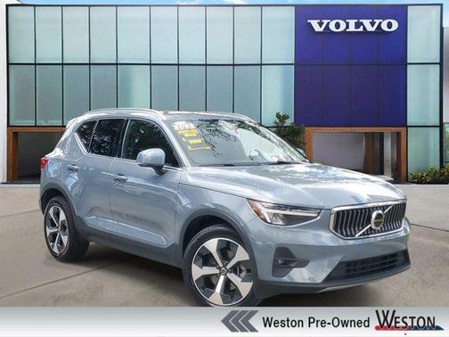 2023 Volvo XC40 B5 Plus Bright Theme