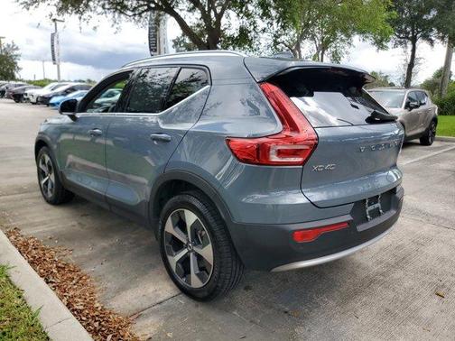 2023 Volvo XC40 B5 Plus Bright Theme
