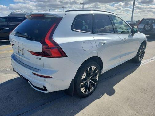 2026 Volvo XC60 B5 Plus