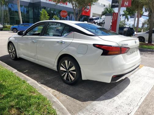 2021 Nissan Altima 2.5 SV