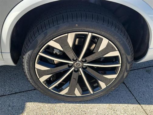 2026 Volvo XC90 B5 Plus 7-Seater