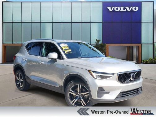 Silver 2023 Volvo XC40 B4 Core