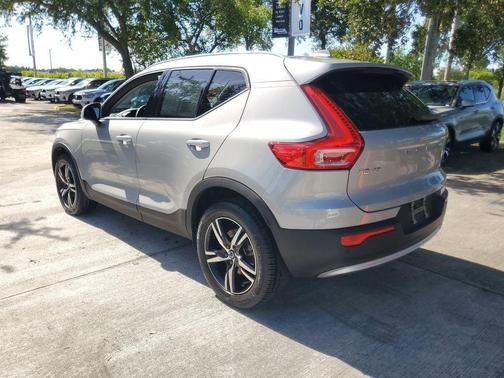 Silver 2023 Volvo XC40 B4 Core