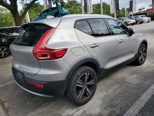 Silver 2023 Volvo XC40 B4 Core
