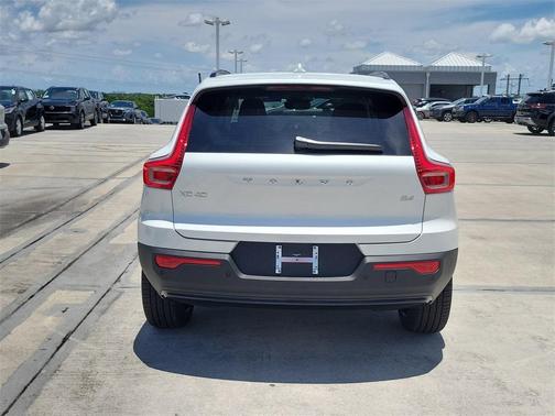 2026 Volvo XC40