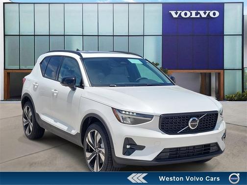 2026 Volvo XC40 B4 Plus