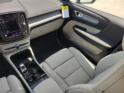 2026 Volvo XC40