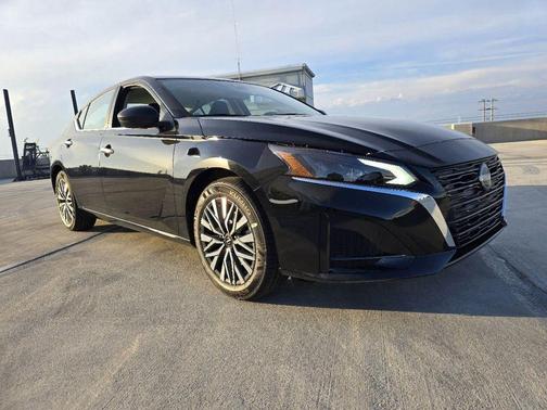 Super Black Clearcoat 2026 Nissan Altima SV
