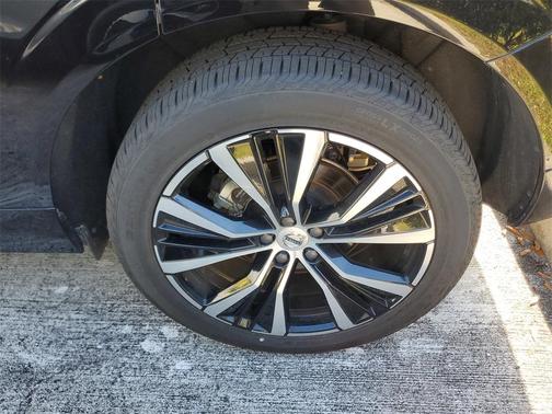 2025 Volvo XC60 B5 Plus