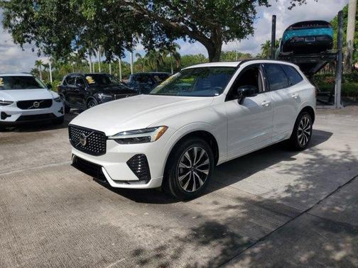 Crystal White 2024 Volvo XC60 B5 Core