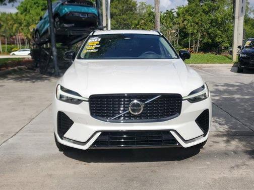 Crystal White 2024 Volvo XC60 B5 Core