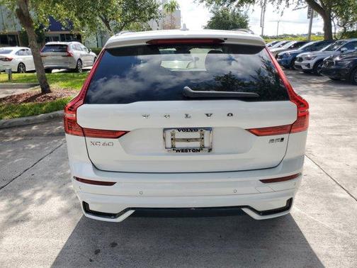 Crystal White 2024 Volvo XC60 B5 Core
