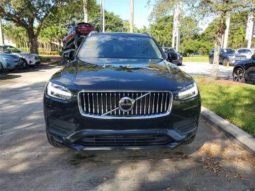2022 Volvo XC90 T5 Momentum 7 Passenger
