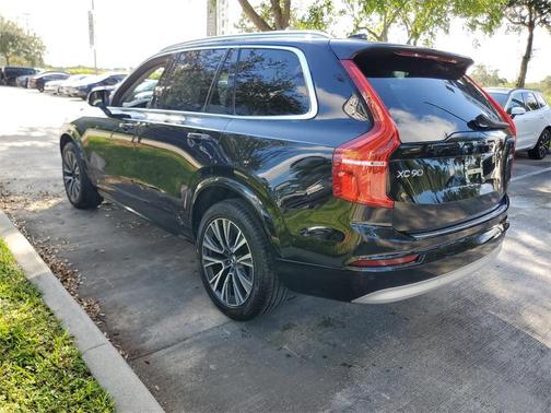 2022 Volvo XC90 T5 Momentum 7 Passenger