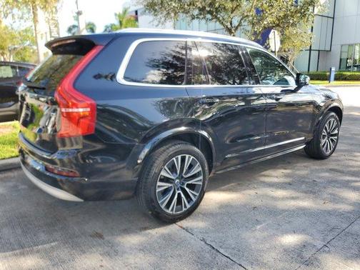 2022 Volvo XC90 T5 Momentum 7 Passenger