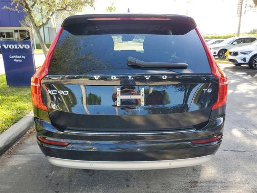 2022 Volvo XC90 T5 Momentum 7 Passenger