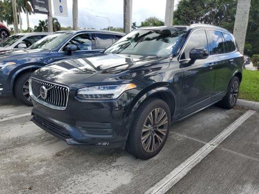 2022 Volvo XC90 T5 Momentum 7 Passenger