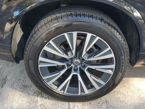 2022 Volvo XC90 T5 Momentum 7 Passenger