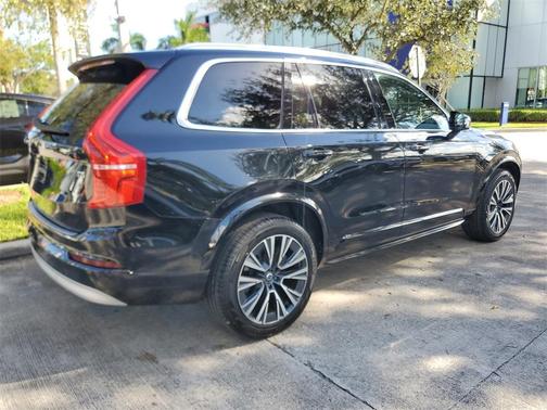 2022 Volvo XC90 T5 Momentum 7 Passenger