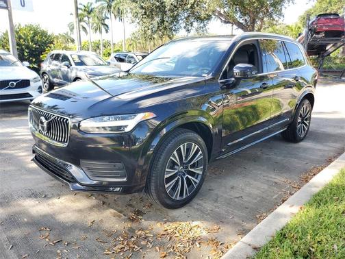 2022 Volvo XC90 T5 Momentum 7 Passenger