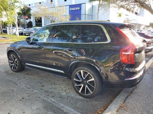 2023 Volvo XC90 B5 Plus