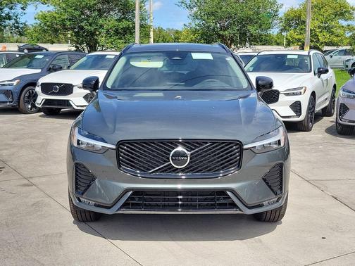 Forest Green 2026 Volvo XC60 B5 Core