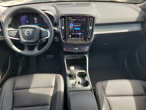 Forest Green 2026 Volvo XC40 B5 Core