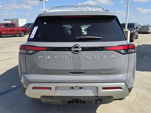 2025 Nissan Pathfinder Platinum