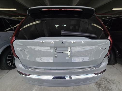 2025 Volvo XC90 B5 Plus 6-Seater