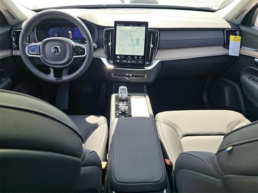 2025 Volvo XC90 B6 Plus 6-Seater