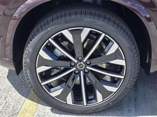 2025 Volvo XC90 B6 Plus 6-Seater