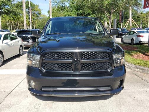 Brilliant Black Crystal Pearlcoat 2019 RAM 1500 Classic Express