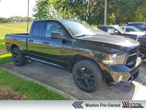Brilliant Black Crystal Pearlcoat 2019 RAM 1500 Classic Express