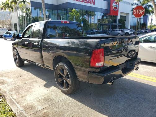 Brilliant Black Crystal Pearlcoat 2019 RAM 1500 Classic Express