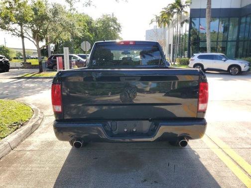 Brilliant Black Crystal Pearlcoat 2019 RAM 1500 Classic Express