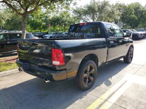 Brilliant Black Crystal Pearlcoat 2019 RAM 1500 Classic Express