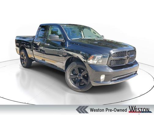 Brilliant Black Crystal Pearlcoat 2019 RAM 1500 Classic Express